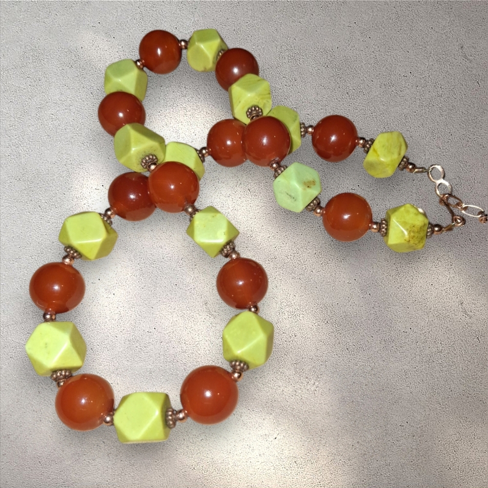 Chunky vintage beaded necklace glass or stone red and green